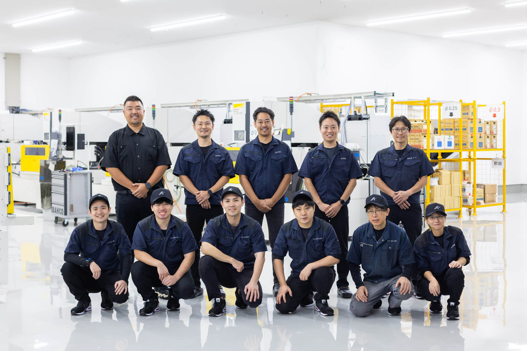 アルファー電子工業で働く社員の集合写真